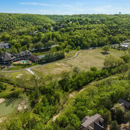 Whispering Woods Lodge-Sleeps 10 Home
